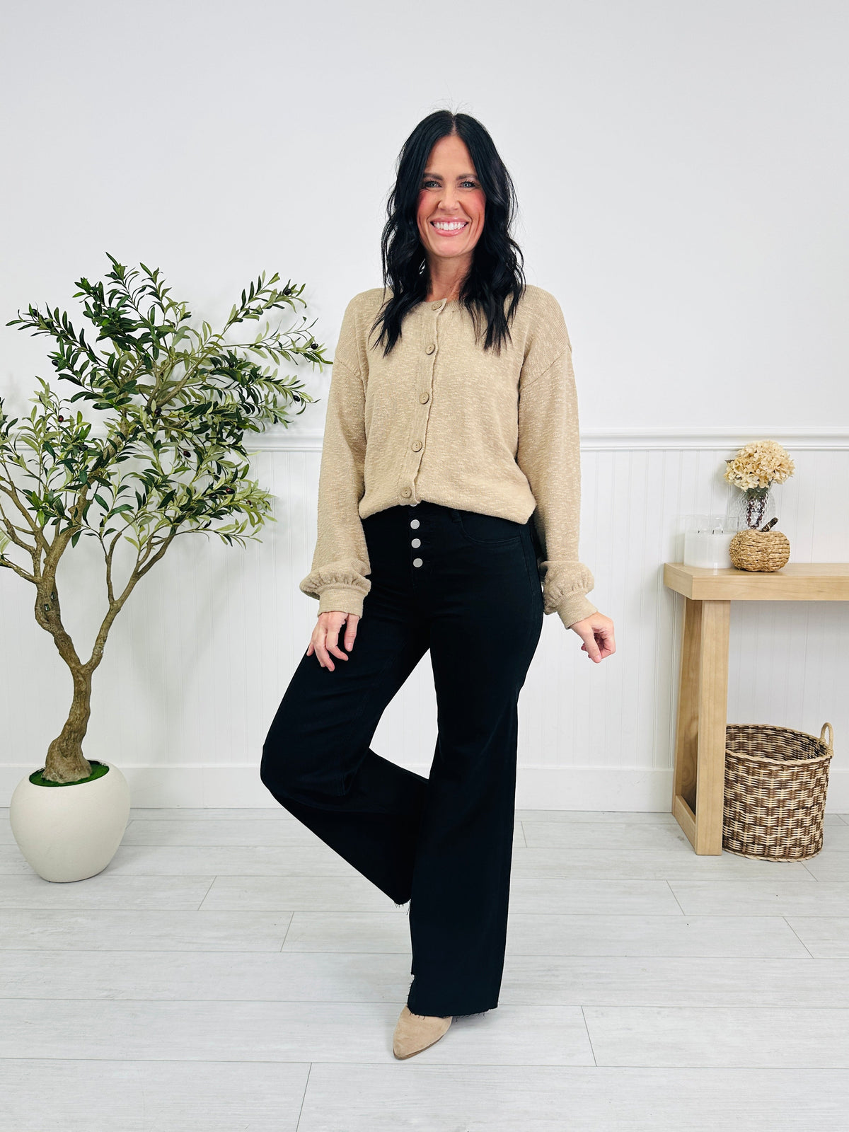 Vivienne™ | Tummy Control Wide-Leg Black Jeans
